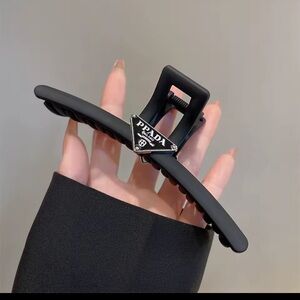 Black Hair Claw Clip